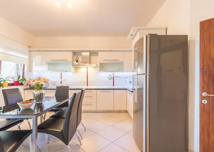 Grand View Apartment Split