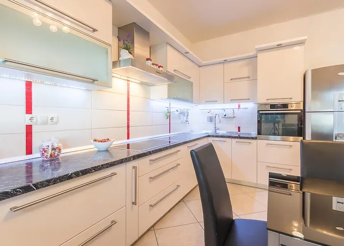 Grand View Apartment *