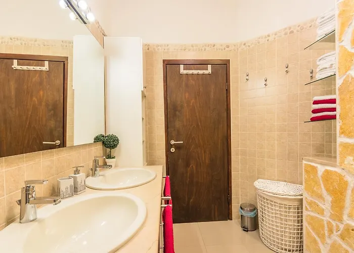 Grand View Apartment *
