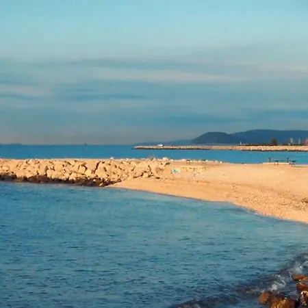 Grand View Apartment Split