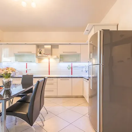 Grand View Apartment Split